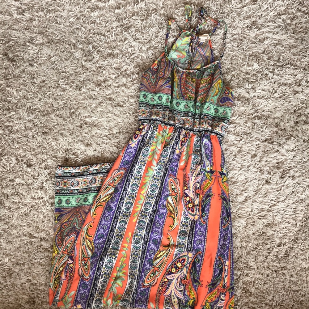 Colorful paisley pattern maxi dress